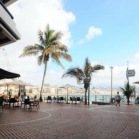 Flatguest - Lovely Beach Apartment *